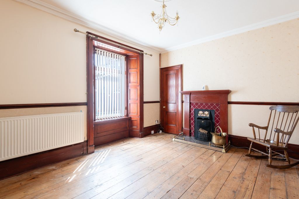 Property photo 2 of 25