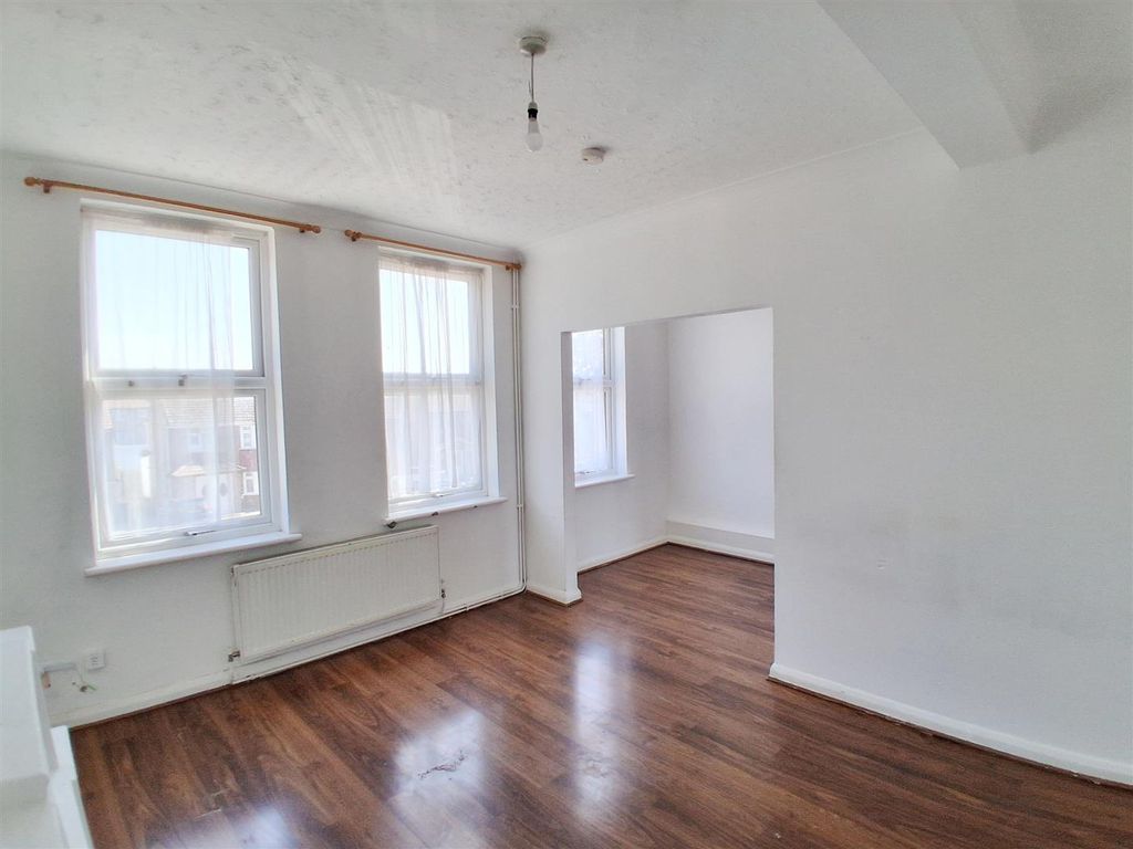 Property photo 2 of 17 3