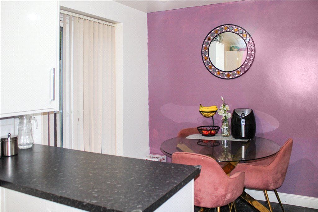 Property photo 3 of 11 Dining Area