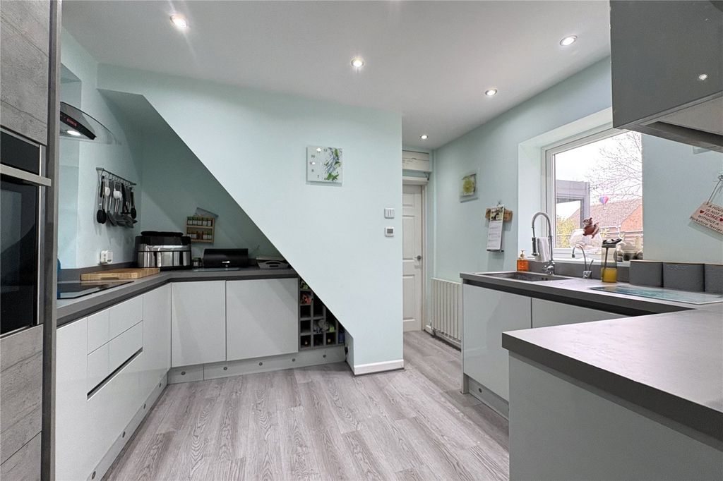 Property photo 3 of 19 Picture No. 10