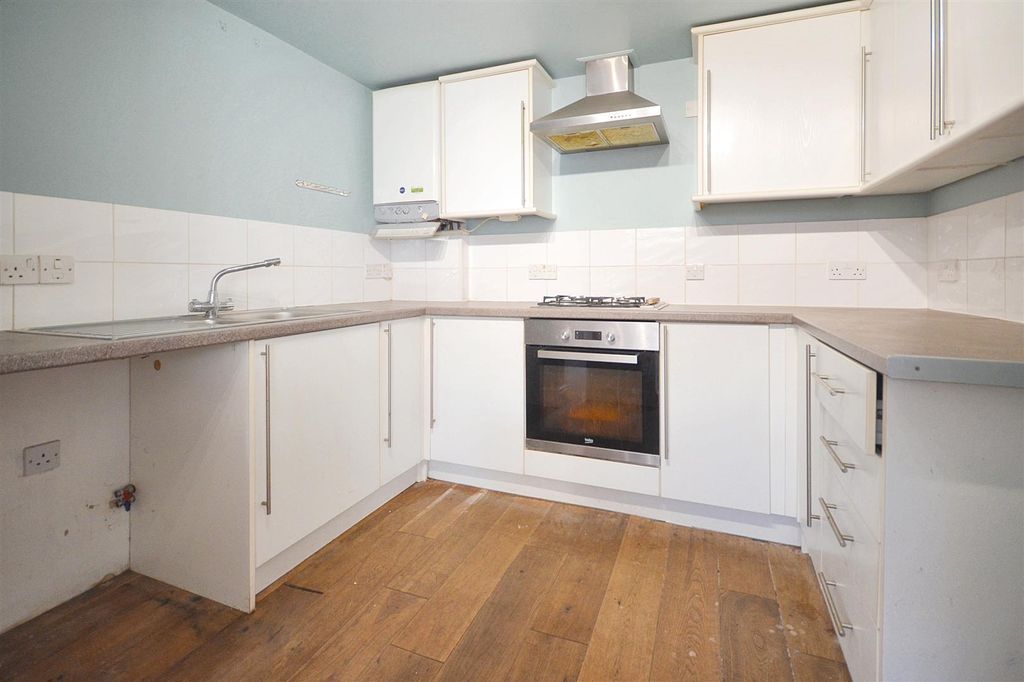Property photo 3 of 10 Kitchen Area