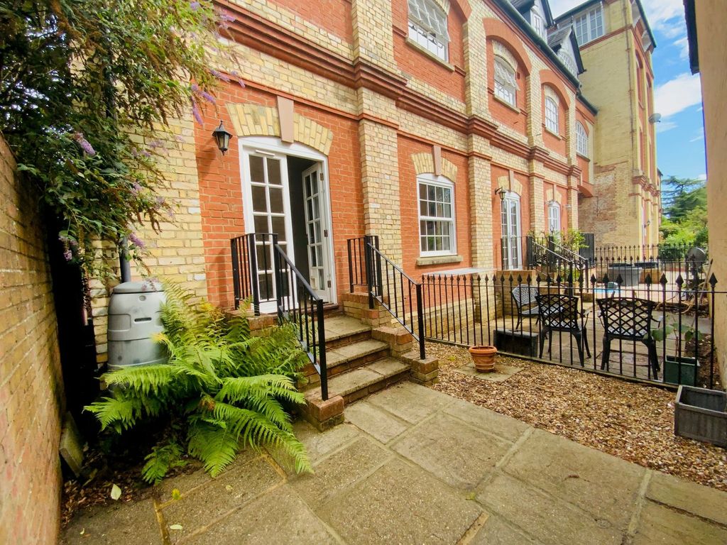 Property photo 2 of 18