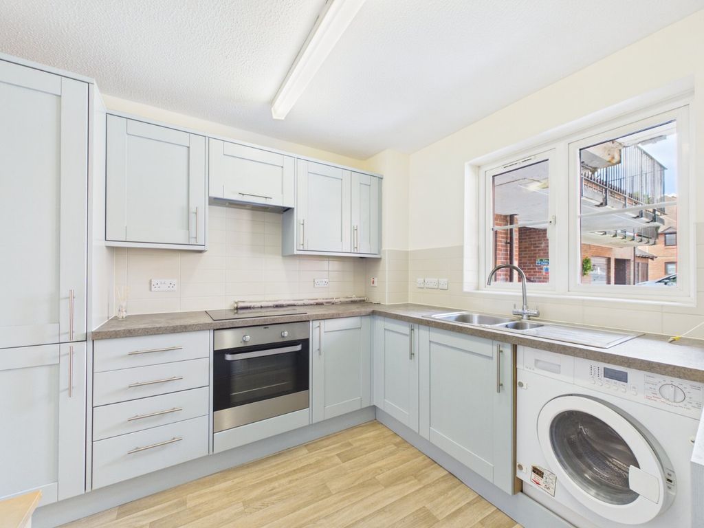 Property photo 2 of 7 Kitchen