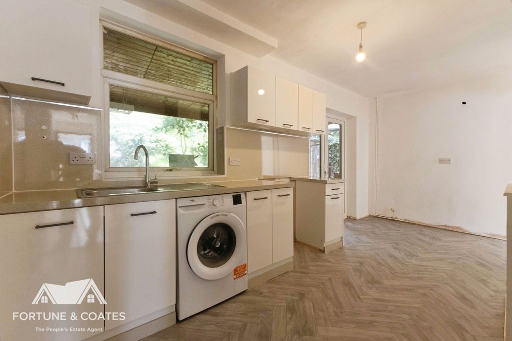 Property photo 3 of 16 Pbox-Img.Jpg