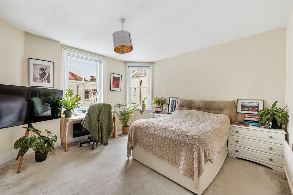 Property photo 3 of 14 5697852