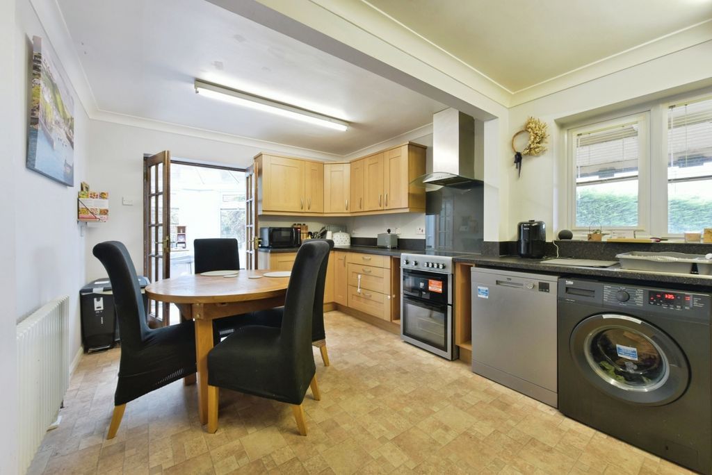 Property photo 2 of 17 Photo