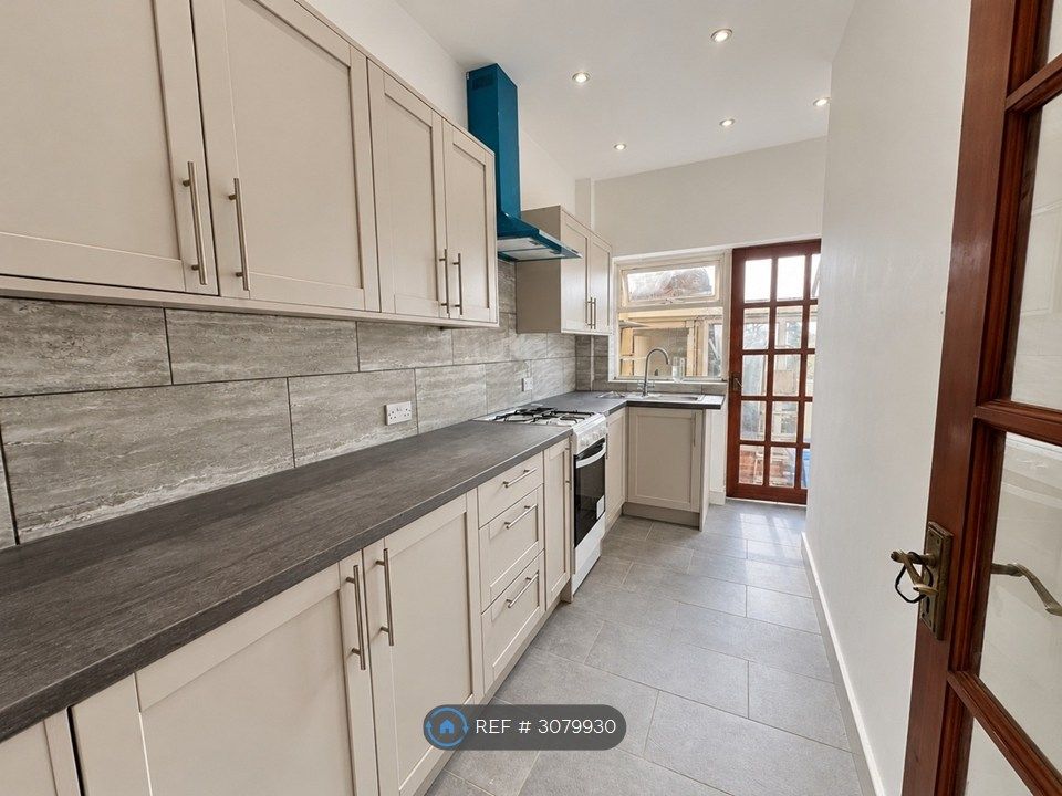 Property photo 2 of 14 Kitchen