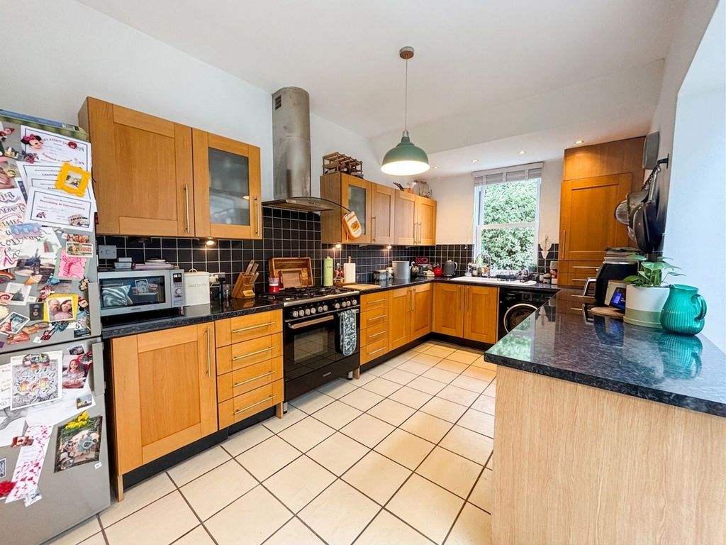 Property photo 3 of 25