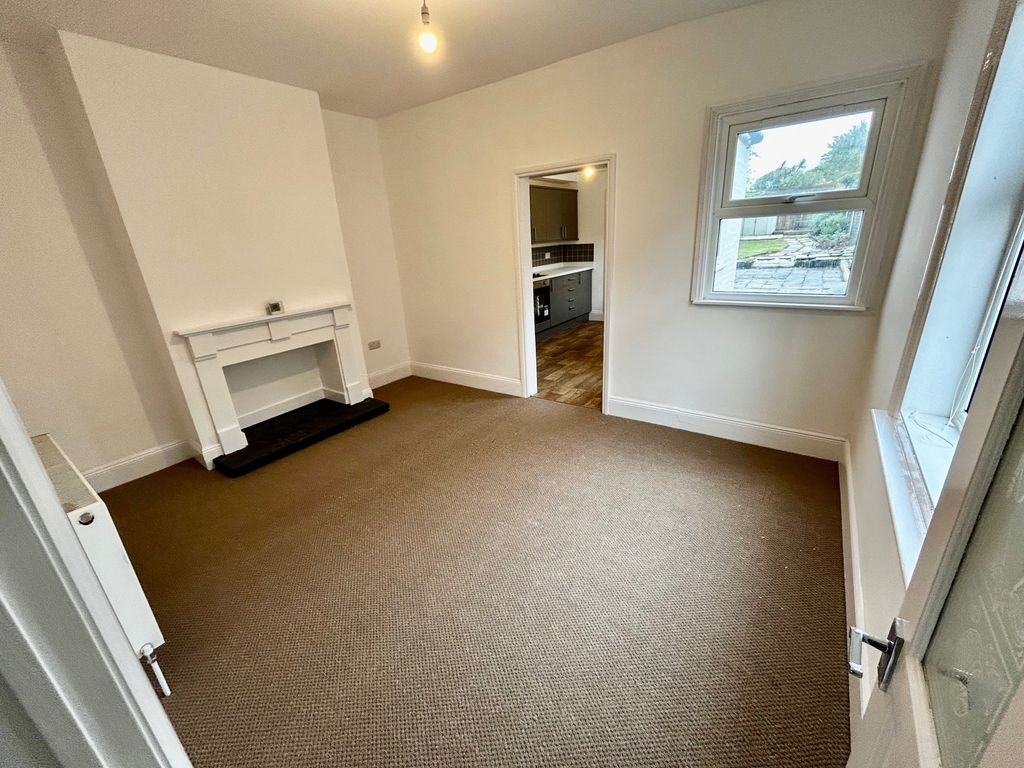 Property photo 3 of 12 Dining Room