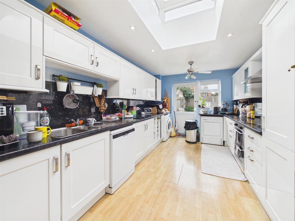 Property photo 3 of 22 Kitchen/Dining Room