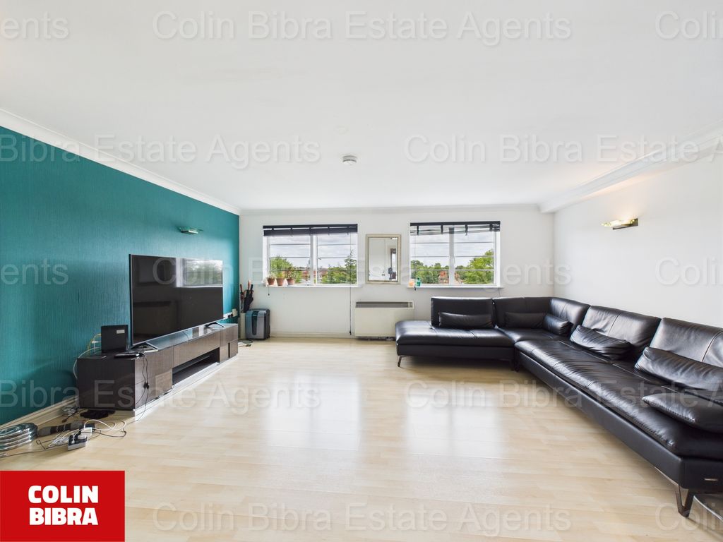 Property photo 2 of 16 Cam04175G0-Pr0041-Still015