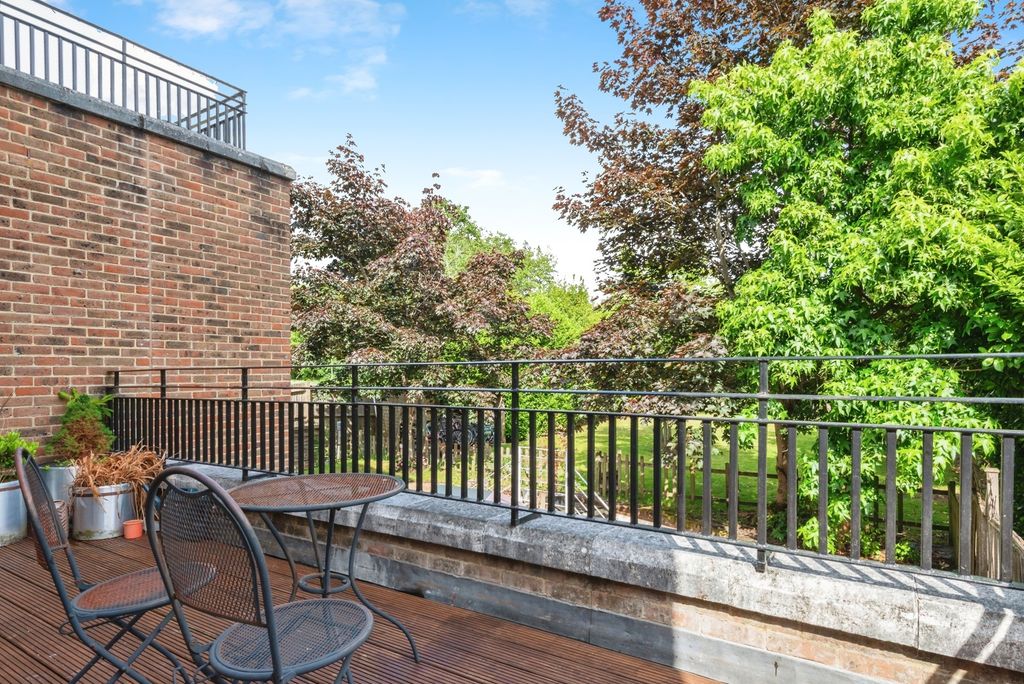 Property photo 3 of 12 Photo