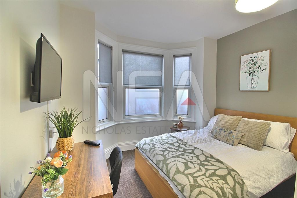 Property photo 1 of 5 Room One &amp; Ensuite