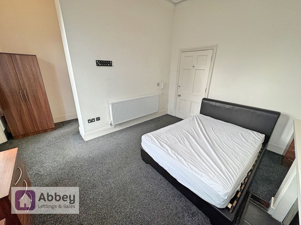 Property photo 3 of 12 Bedroom