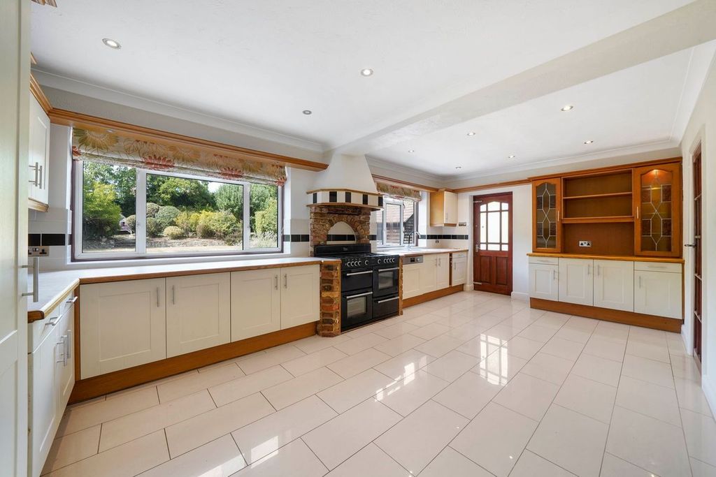 Property photo 2 of 32