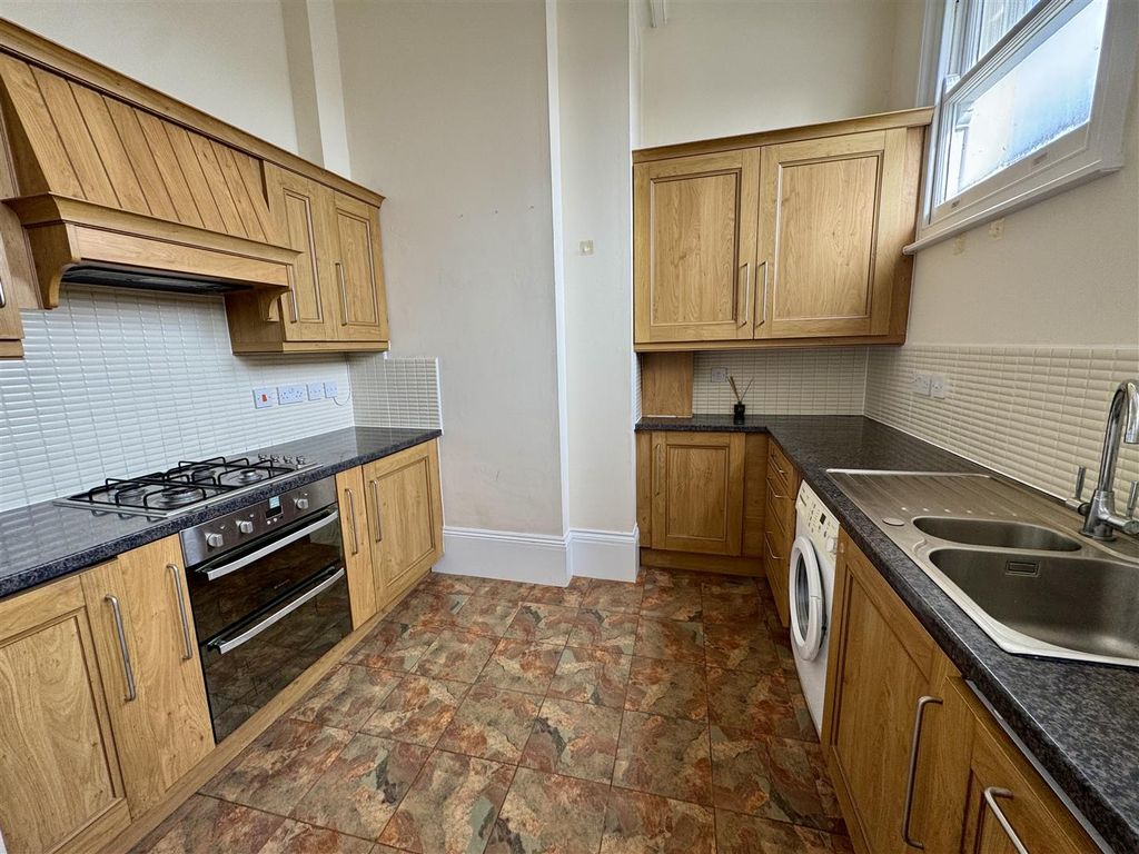 Property photo 2 of 11 Kitchen