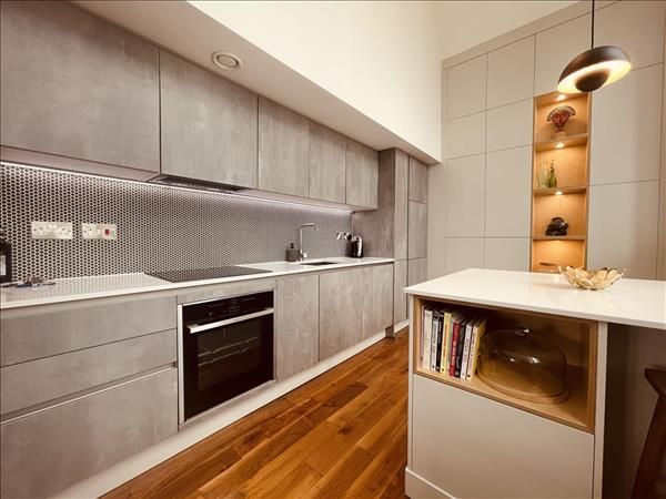 Property photo 3 of 13 Met1000863B.Jpg