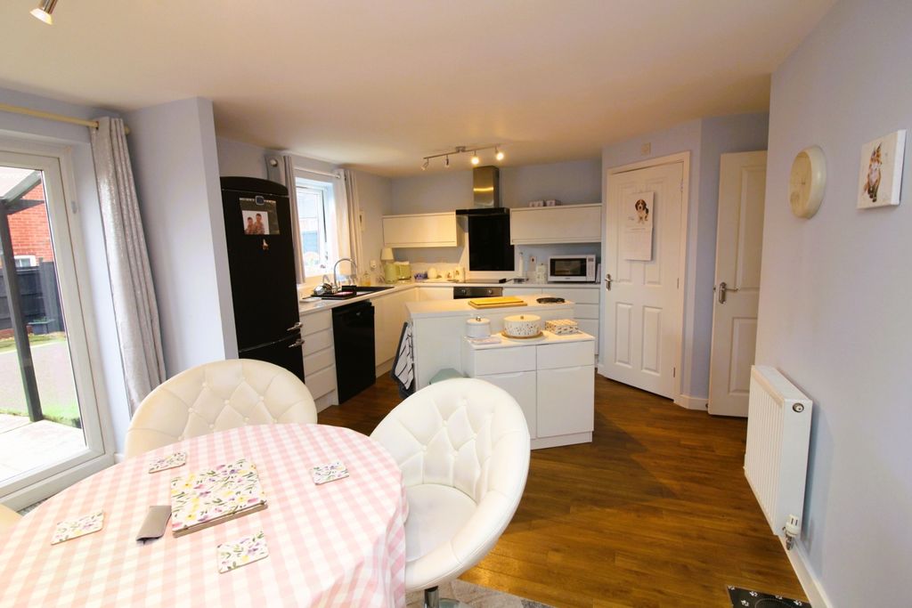 Property photo 3 of 31 Img_3161