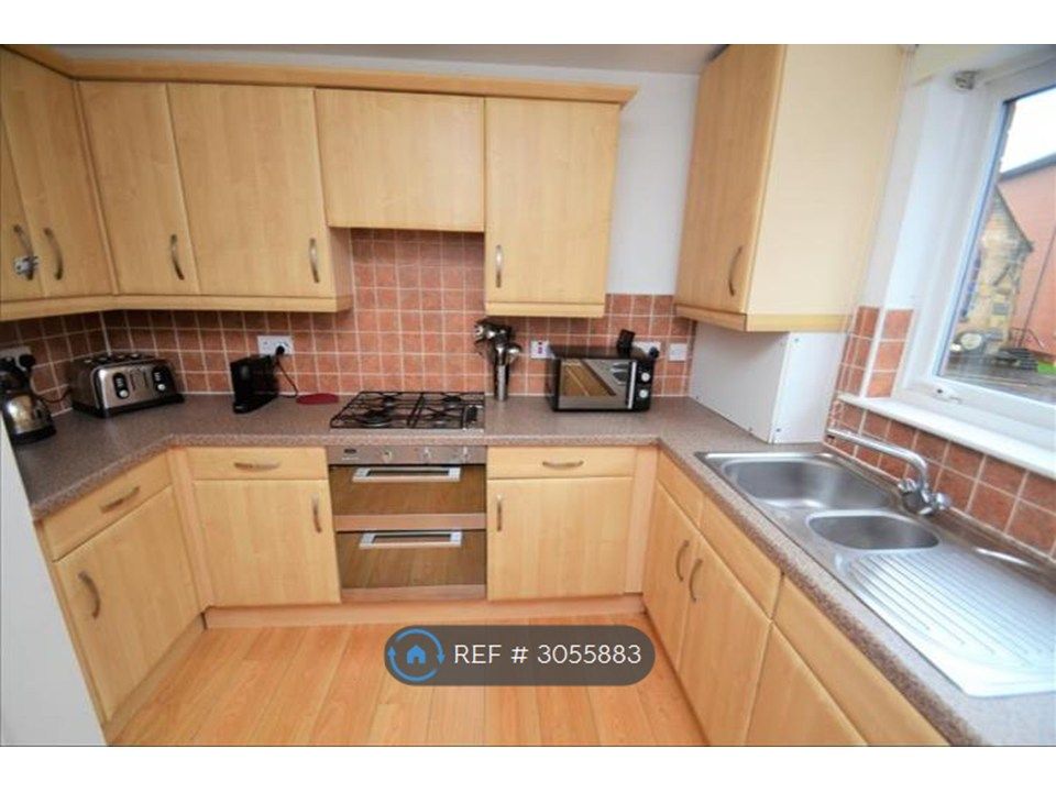 Property photo 3 of 11 Kitchen