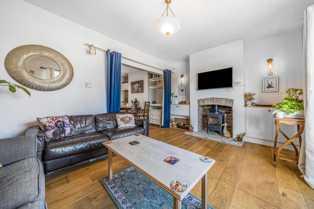 Property photo 2 of 16 Lounge.Jpg