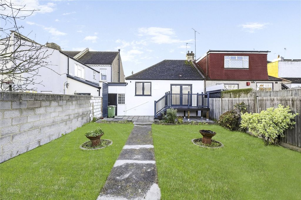 Property photo 3 of 20 Garden