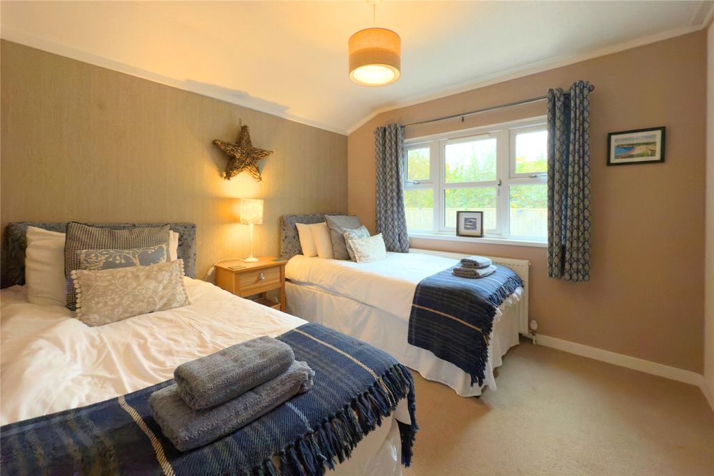 Property photo 3 of 18 Picture No. 01