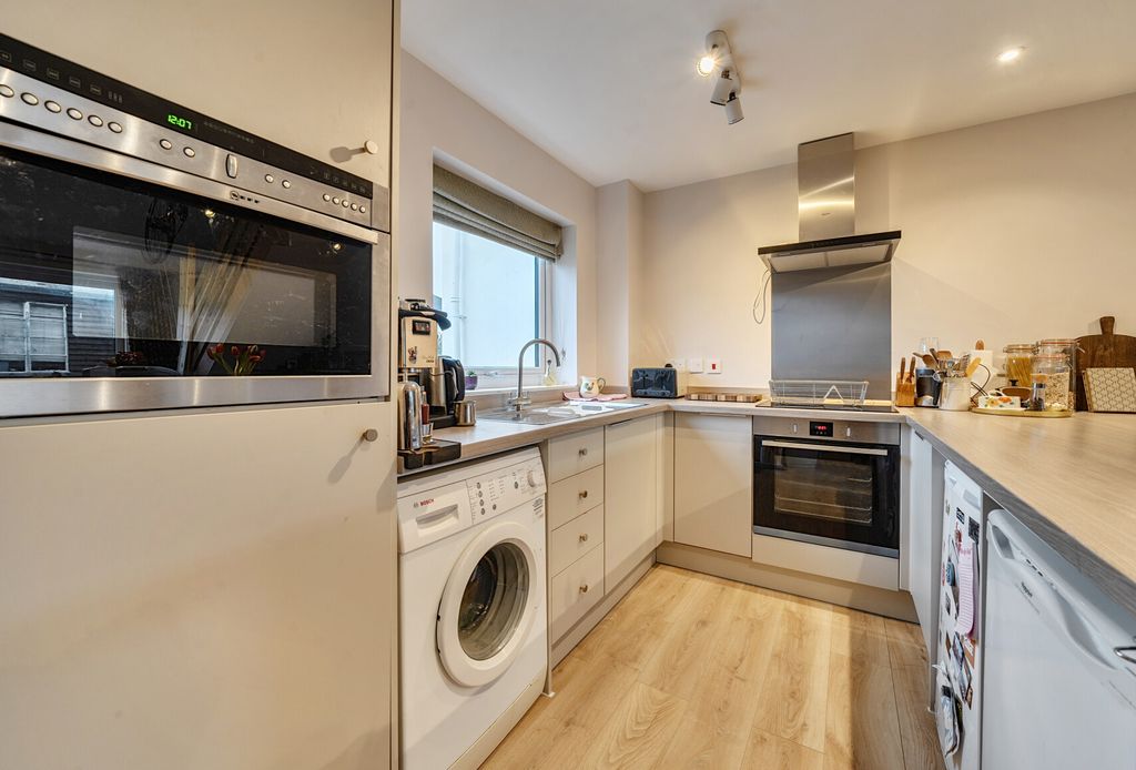 Property photo 2 of 9 1407376-2-698097c...