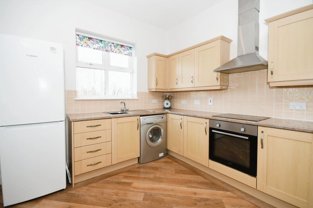 Property photo 3 of 17 Kitchen