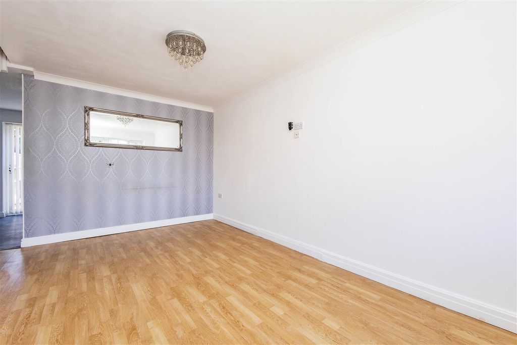 Property photo 2 of 16 Lounge