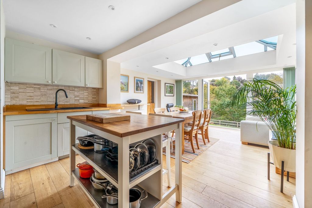 Property photo 3 of 24