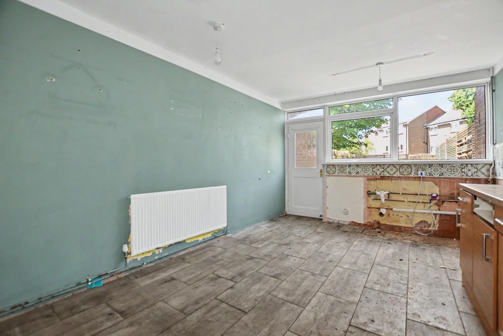 Property photo 2 of 17 18 Mason Close, Bexleyheath, Kent, Da7 4Na