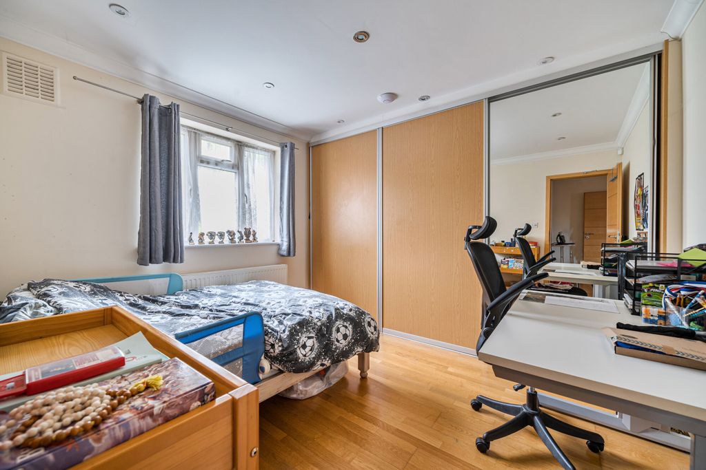 Additional image 8 of 6 bed detached house for saleChiltern Road, Pinner, Middlesex HA5