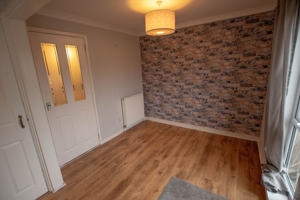 Property photo 3 of 11 Photo 11