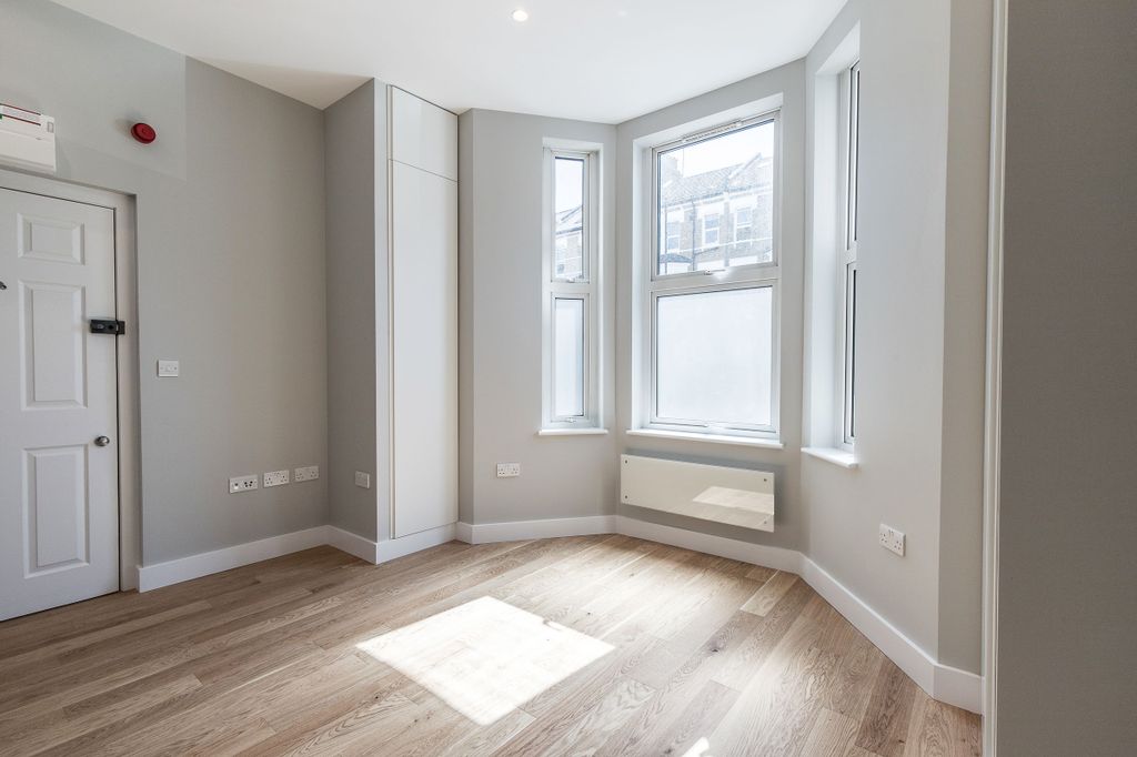 Property photo 1 of 11 Bedroom