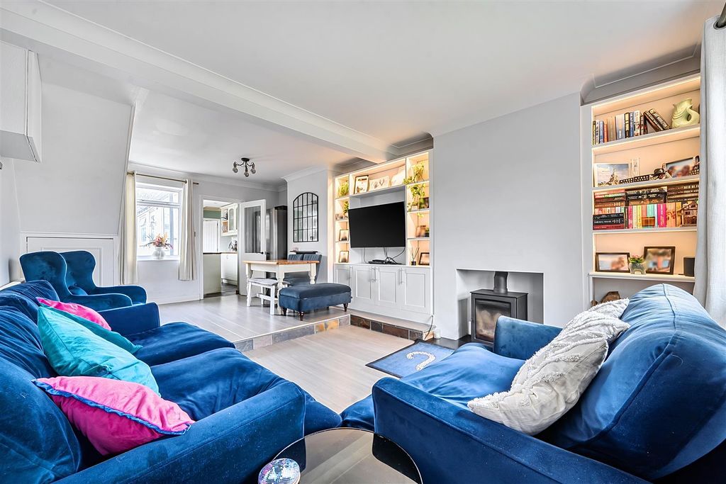 Property photo 3 of 24 1417967-11-69986F2A0B4A5.Jpg