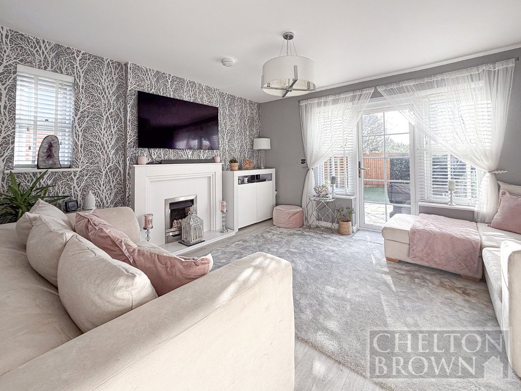 Property photo 3 of 18 Living Room