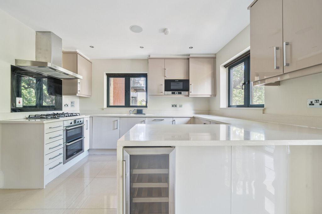 Property photo 1 of 16 1495425-6-6A5E470...