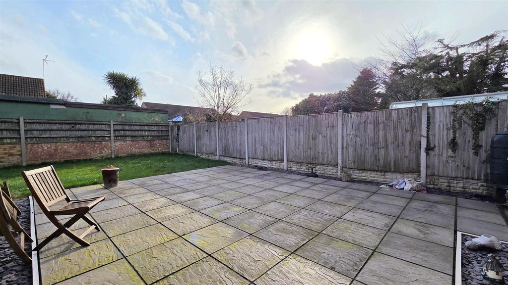 Property photo 2 of 11 Garden