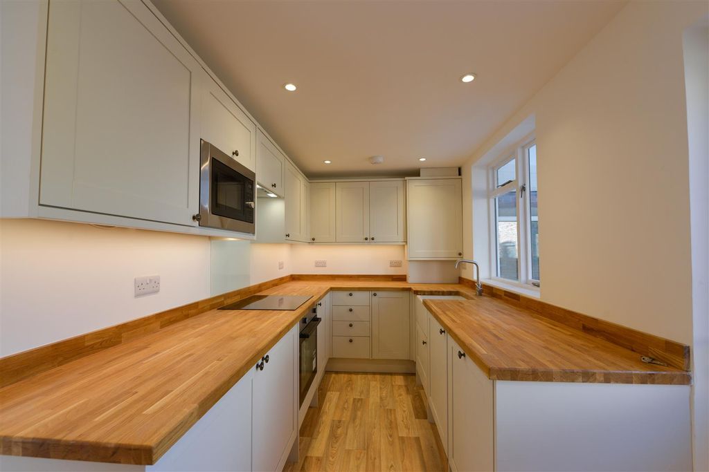 Property photo 3 of 14 High Street East Malling7.Jpg