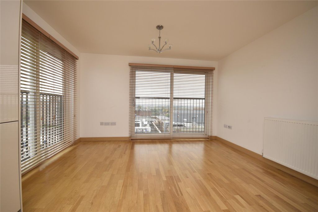 Property photo 2 of 10 Living/ Dining Room
