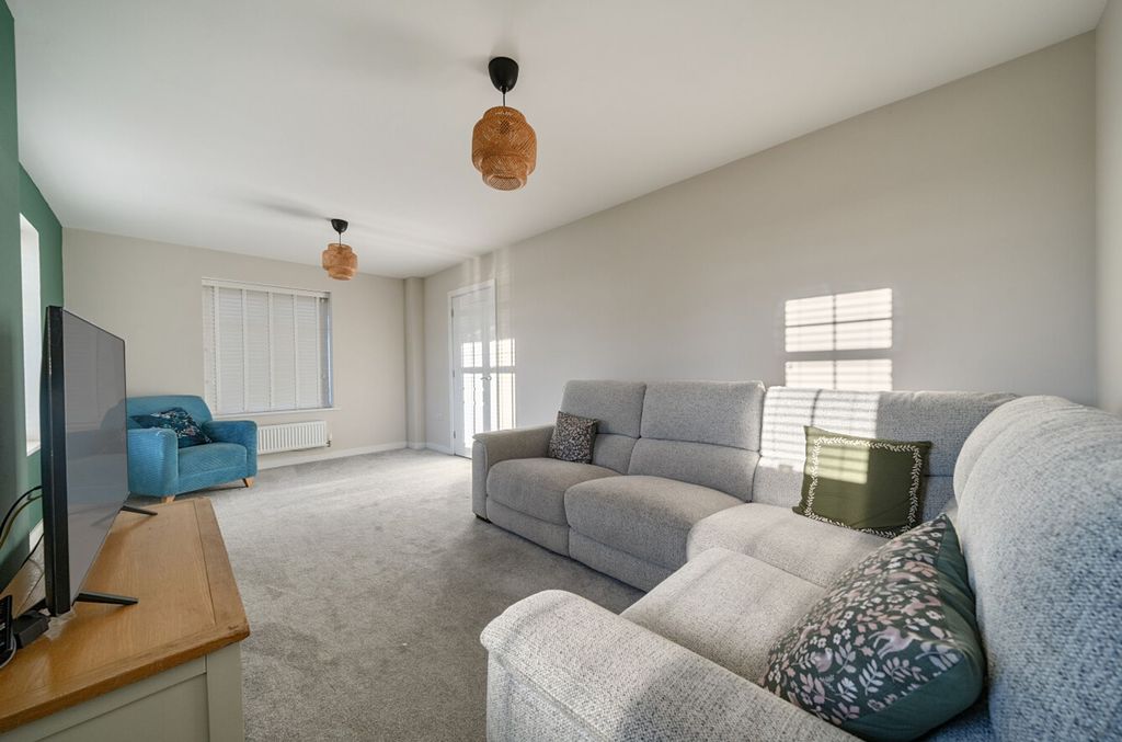 Property photo 3 of 21