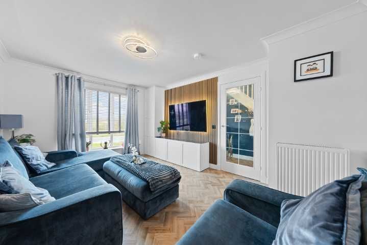 Property photo 2 of 32