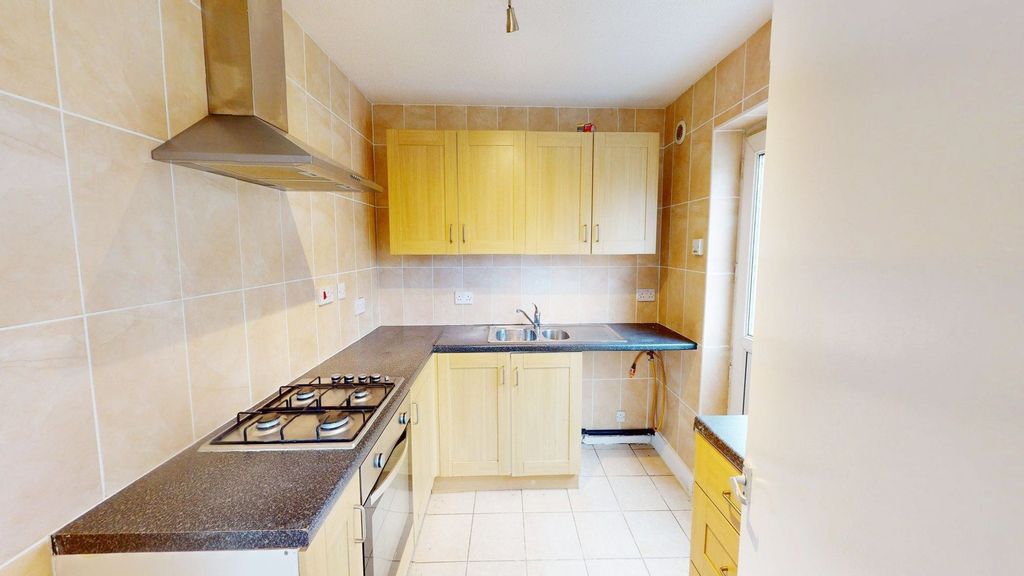 Property photo 3 of 10 Kitchen