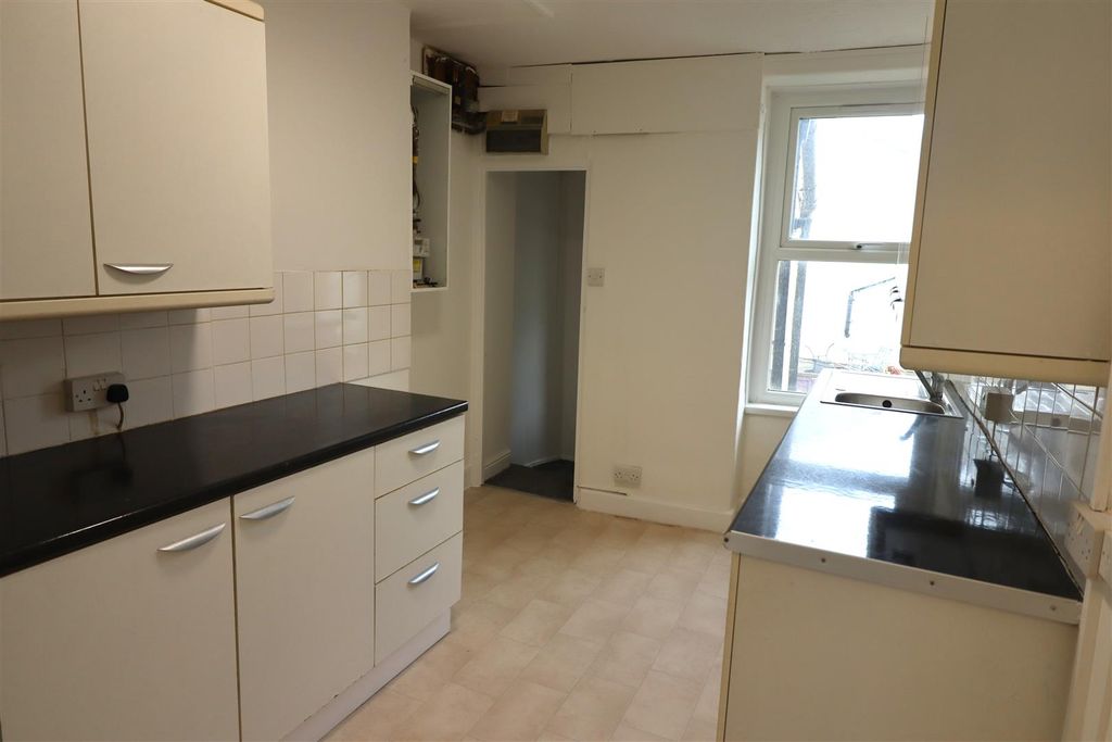 Property photo 2 of 6 Kitchen.Jpg