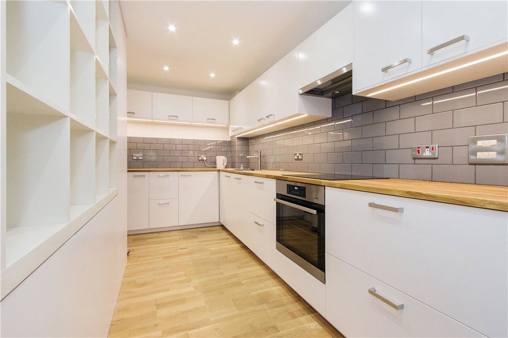 Property photo 2 of 10 Kitchen
