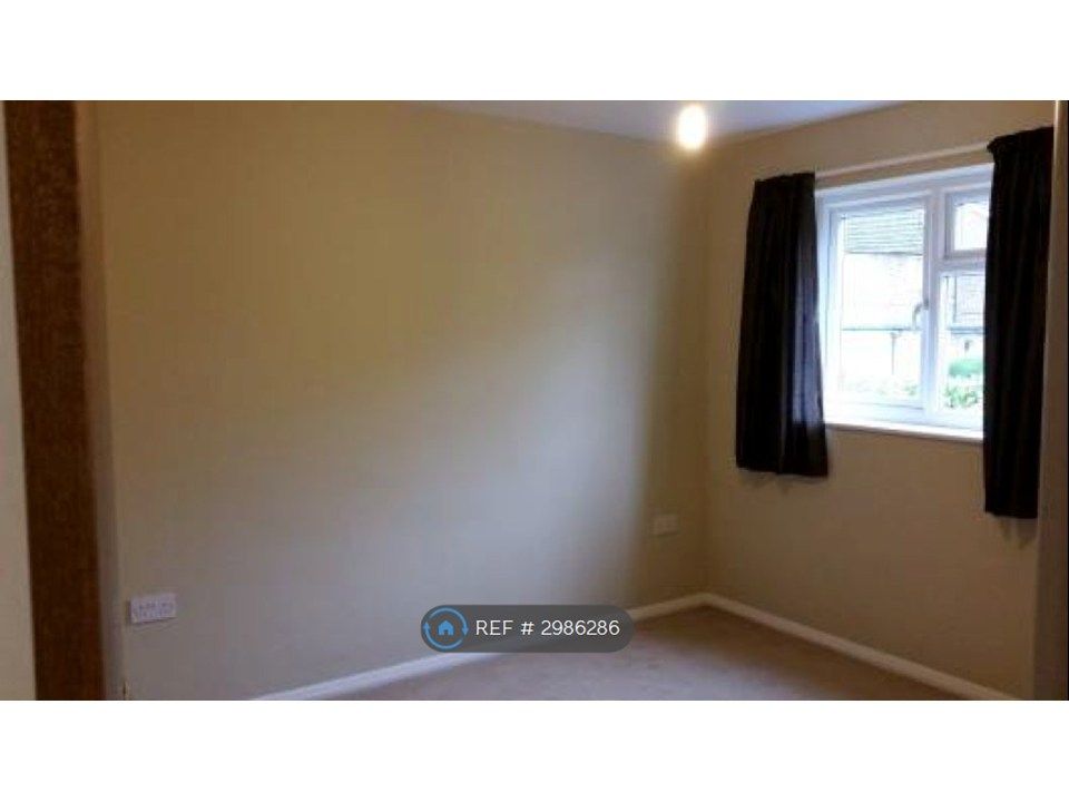 Property photo 3 of 10 Bedroom 1