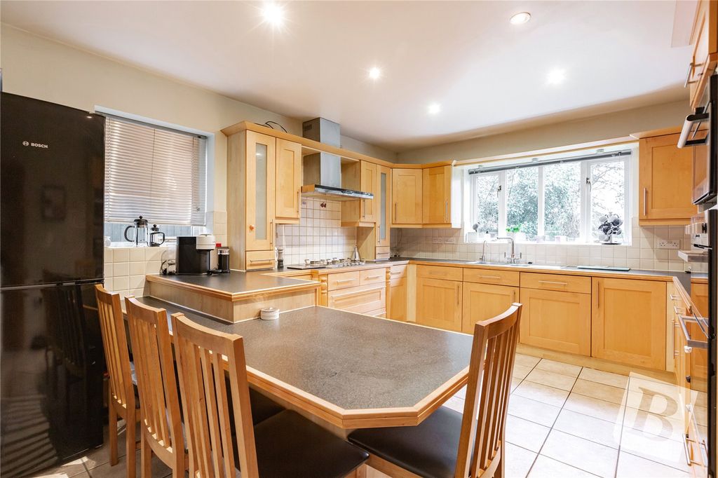 Property photo 2 of 24 Kitchen