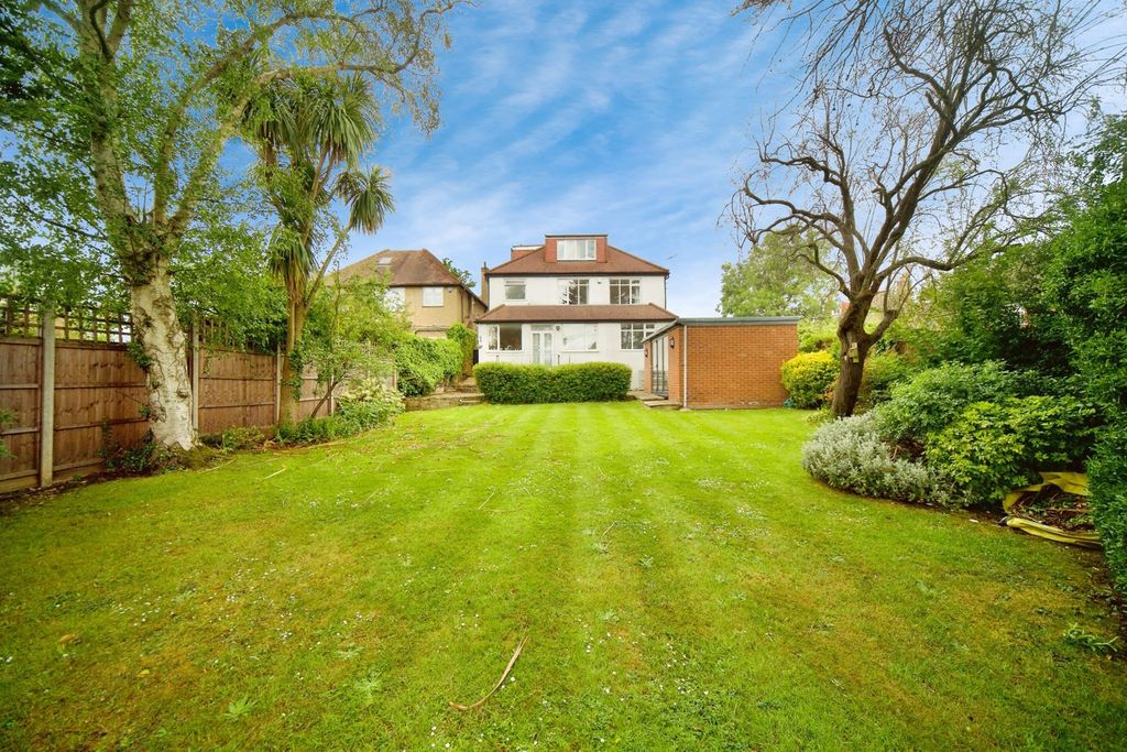 Property photo 2 of 17 Photo
