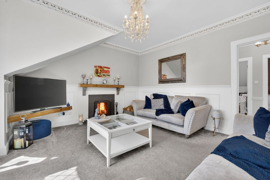 Property photo 3 of 25