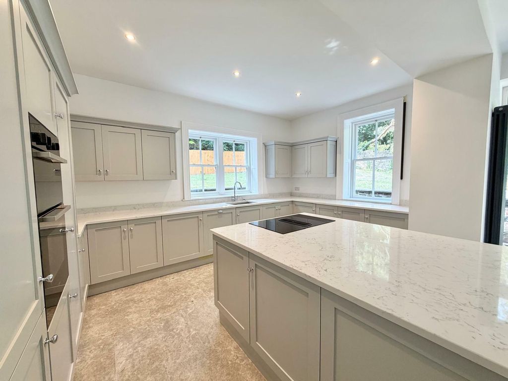 Property photo 2 of 36